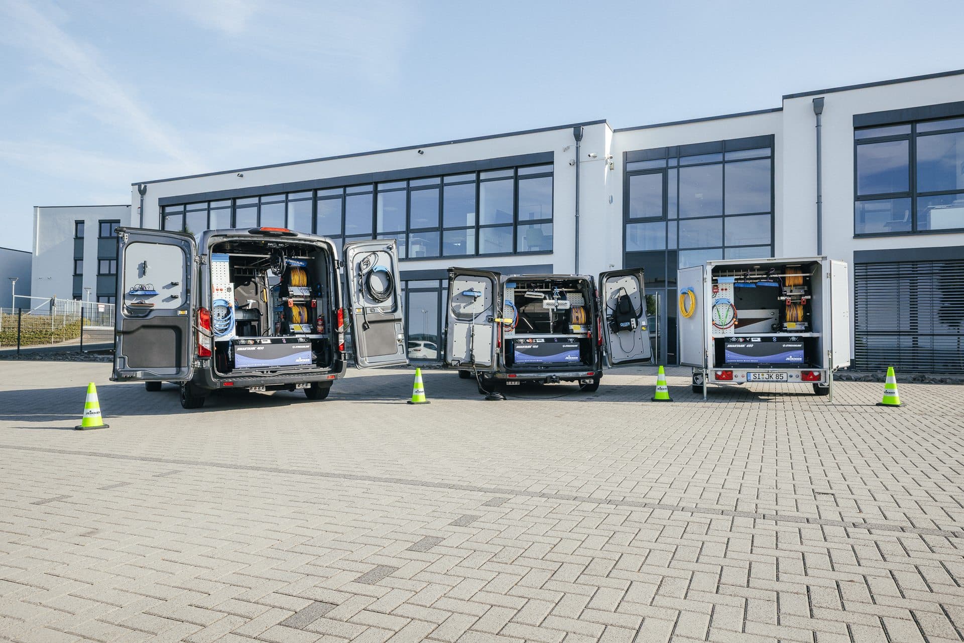 Jeikner Fahrzeugeinbauten und mobile Reinigungstechnik vor dem Standort in Wilnsdorf